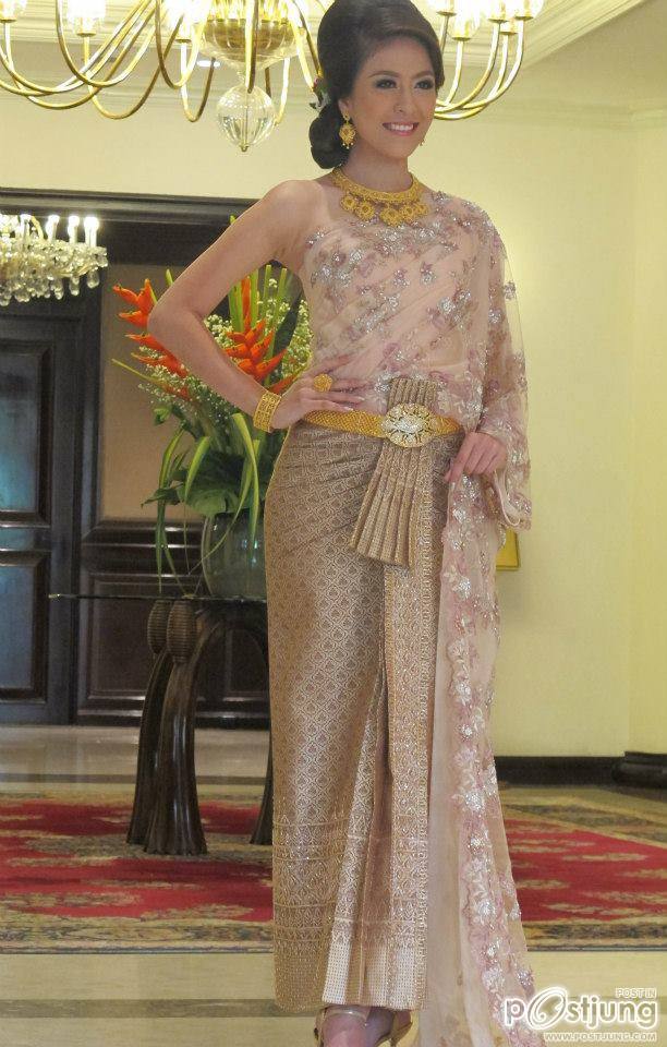 นางสาวไทย ๒๕๕๕ ถ่ายนิตยสารสกุลไทยและนิตยสารหญิงไทย