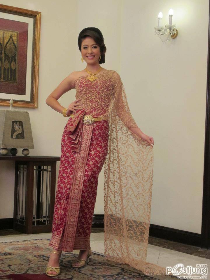 นางสาวไทย ๒๕๕๕ ถ่ายนิตยสารสกุลไทยและนิตยสารหญิงไทย