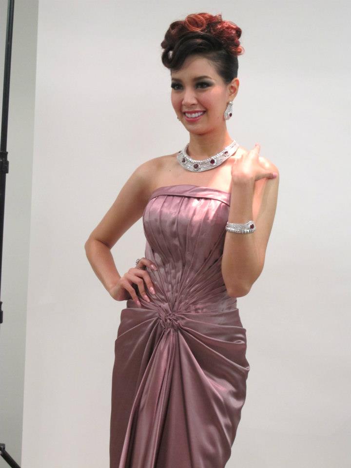 น้องโอปอ รองนางสาวไทย ๒๕๕๓ น้องดาว รองนางสาวไทย ๒๕๕๕ ในแถลงข่าวบางกอกบิวตี้เจมส์ ครั้งที่ ๕๐