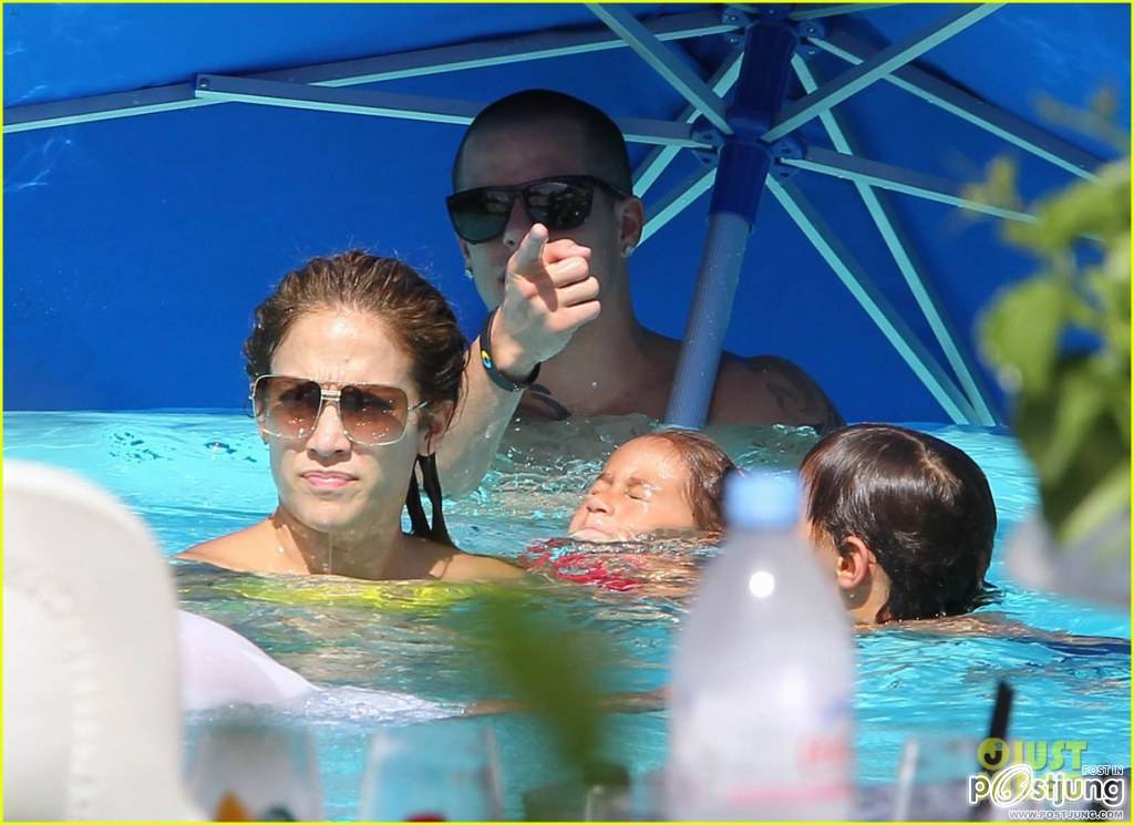 Jennifer Lopez: Bikini Mama in Miami!
