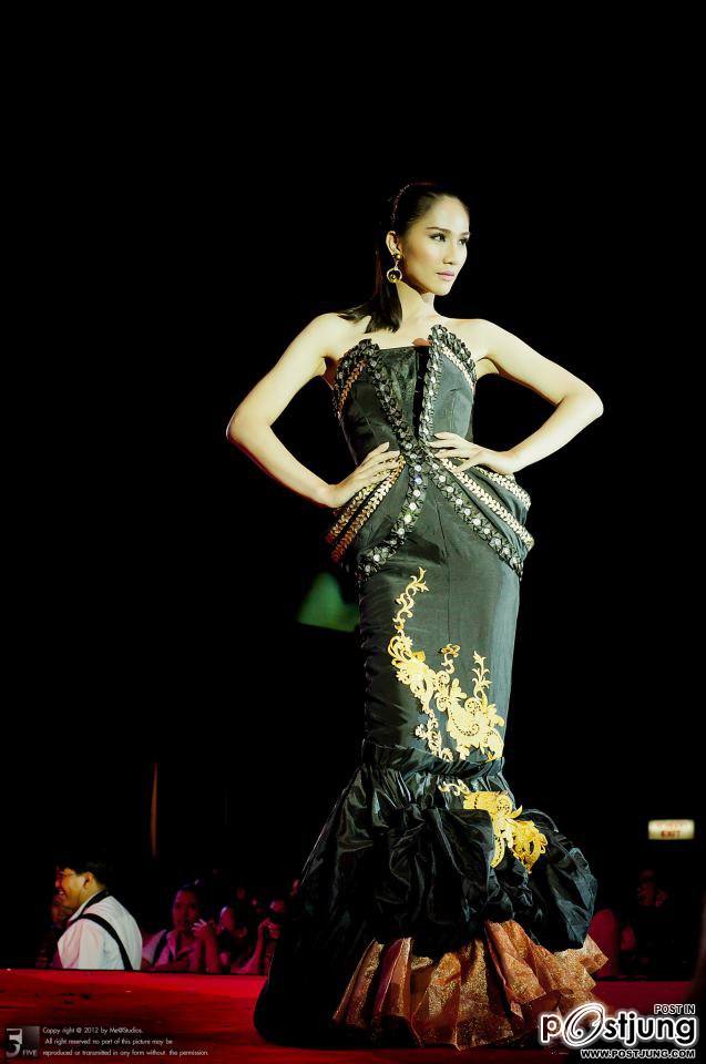 การแสดงเดินแบบ @Freshy Mor CMU 2012