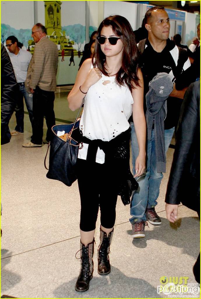 Selena Gomez: Off To Venice For 'Spring Breakers'