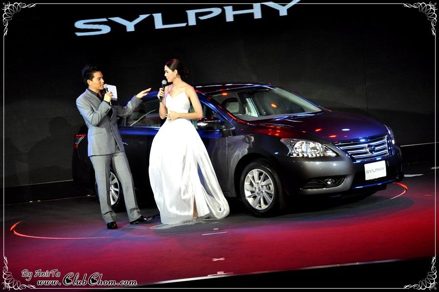 ชมพู่ อารยา ในงานเปิดตัวพรีเซ็นเตอร์รถยนต์ Nissan Sylphy