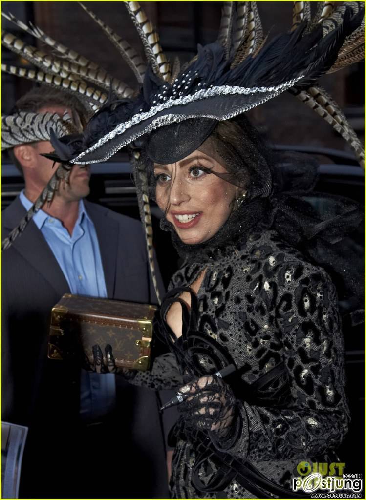 Lady Gaga's New Tattoo Revealed!