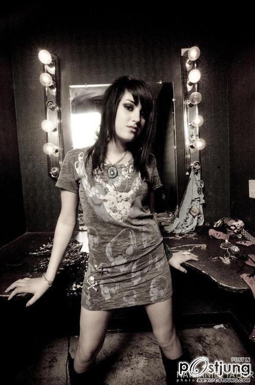 Eyes Set To Kill-anissa เพลง Heights