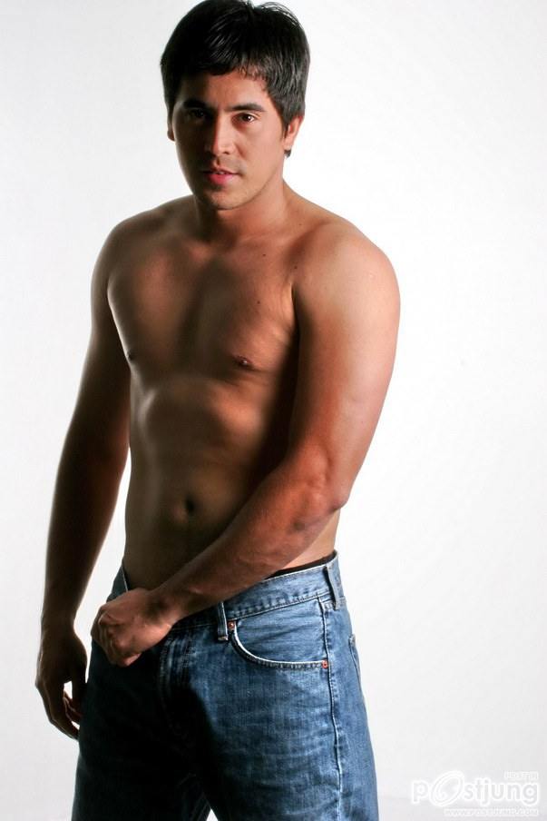 ดาราปินอยล่ำเข้มดีจัง