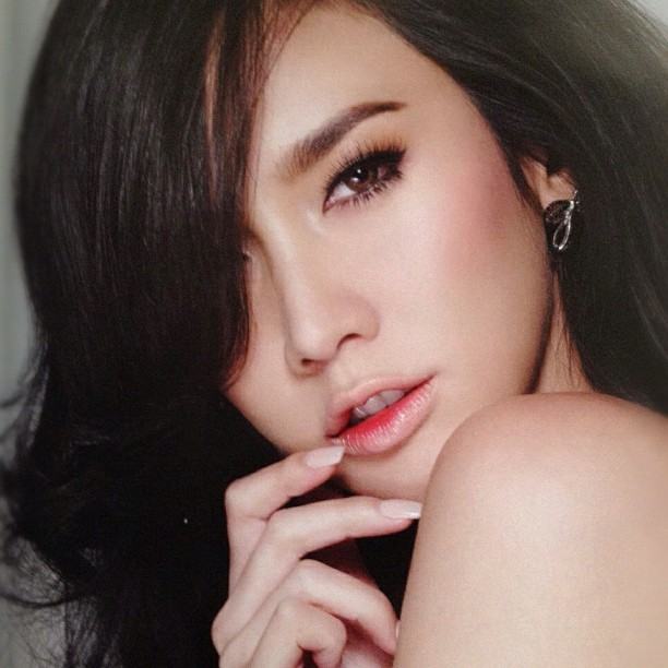 ♥ อั้ม พัชราภา ♥ ใน VOLUME ฉบับล่าสุด สวยเริ่ดไปกับเธอ ทุกที่ทุกเวลา