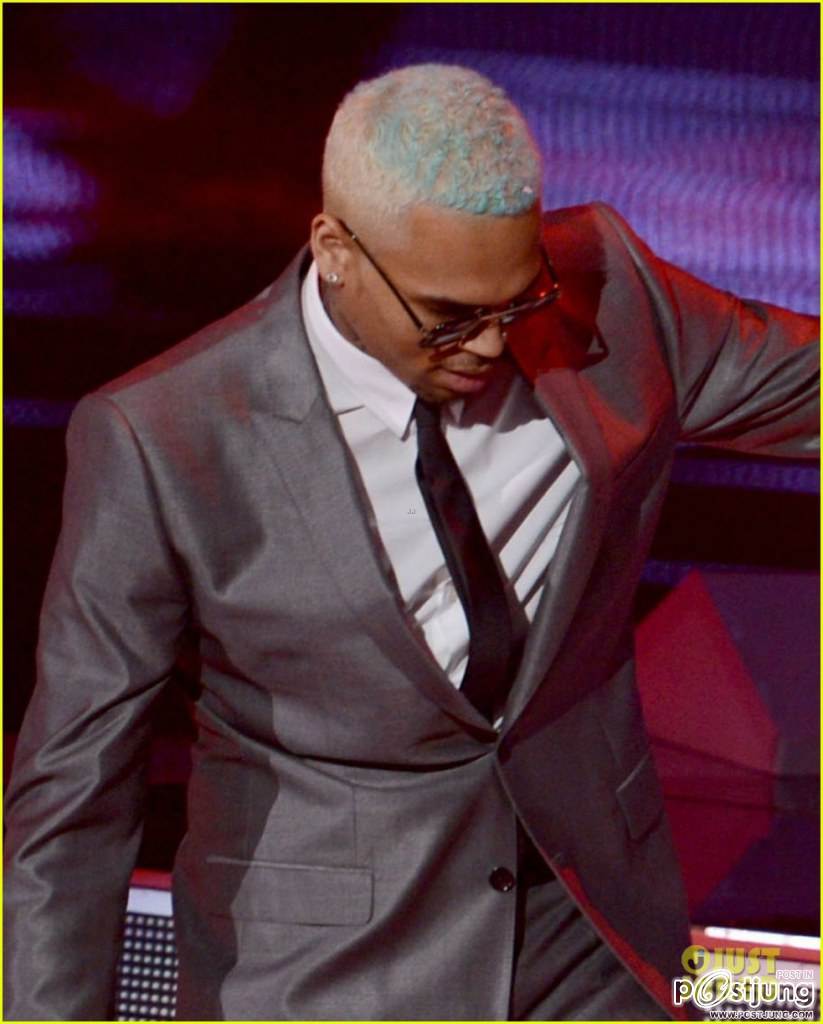 ดารานักร้องเฉิดฉายบนพรมแดง MTV Video Music Awards 2012