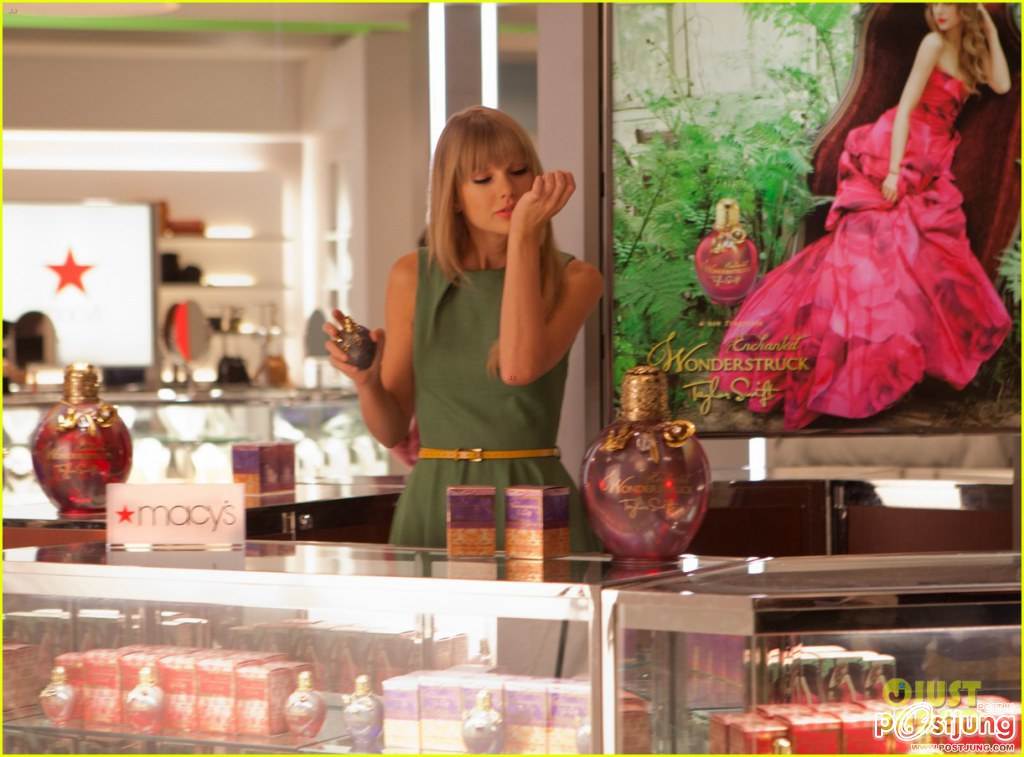 Taylor Swift กับภาพเบื้องหลังโฆษณาน้ำหอม Wonderstruck Enchanted