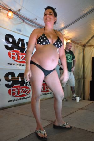 ประกวดบิกินี่สาวตั้งท้อง