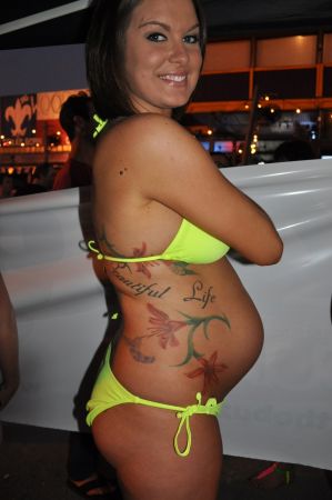 ประกวดบิกินี่สาวตั้งท้อง