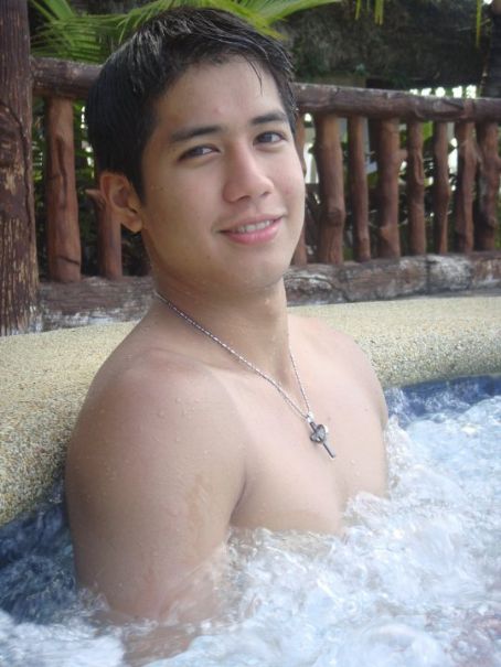 Aljur Abrenica