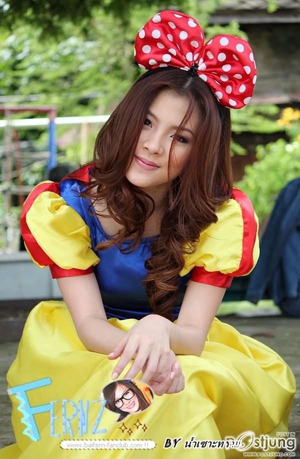 ใบเฟิร์น พิมพ์ชนก ใบเฟิร์น กองถ่ายลูกไม้หลากสี