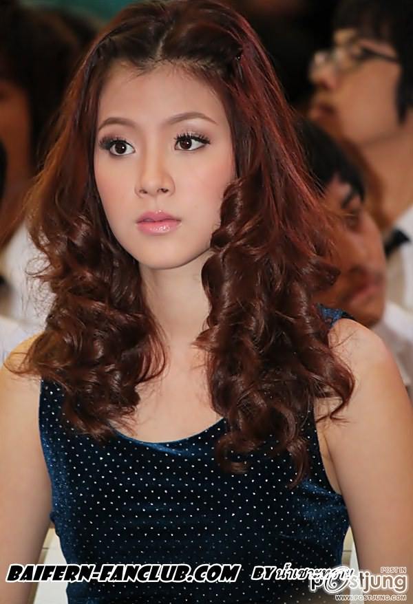 ใบเฟิร์น พิมพ์ชนก ใบเฟิร์น กองถ่ายลูกไม้หลากสี