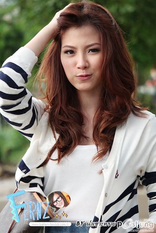 ใบเฟิร์น พิมพ์ชนก ใบเฟิร์น กองถ่ายลูกไม้หลากสี