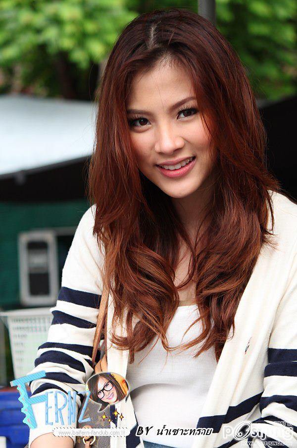 ใบเฟิร์น พิมพ์ชนก ใบเฟิร์น กองถ่ายลูกไม้หลากสี