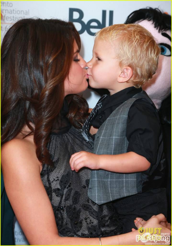 Selena Gomez: 'Hotel Transylvania' Premiere with Justin Bieber's Siblings!