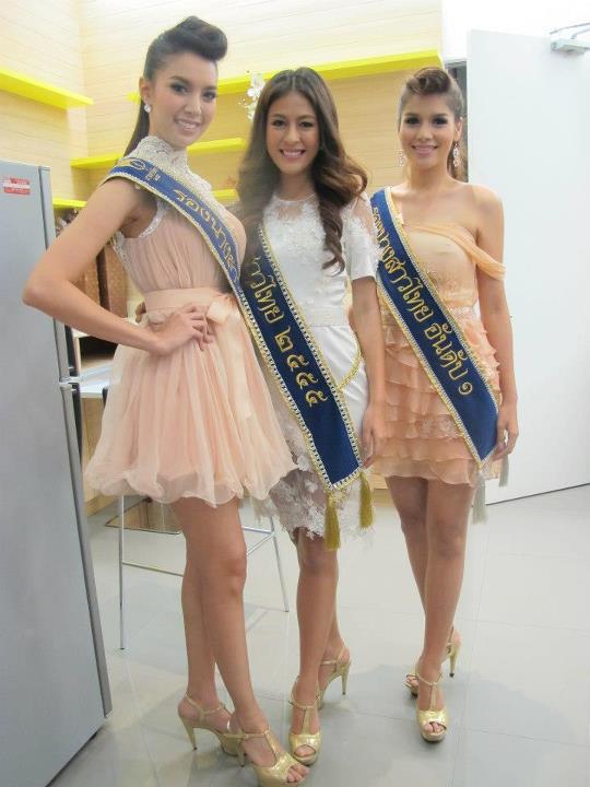 นางสาวไทย ๒๕๕๕ และรองทั้งสอง ร่วมงานเลี้ยง วปส.รุ่นที่ 2