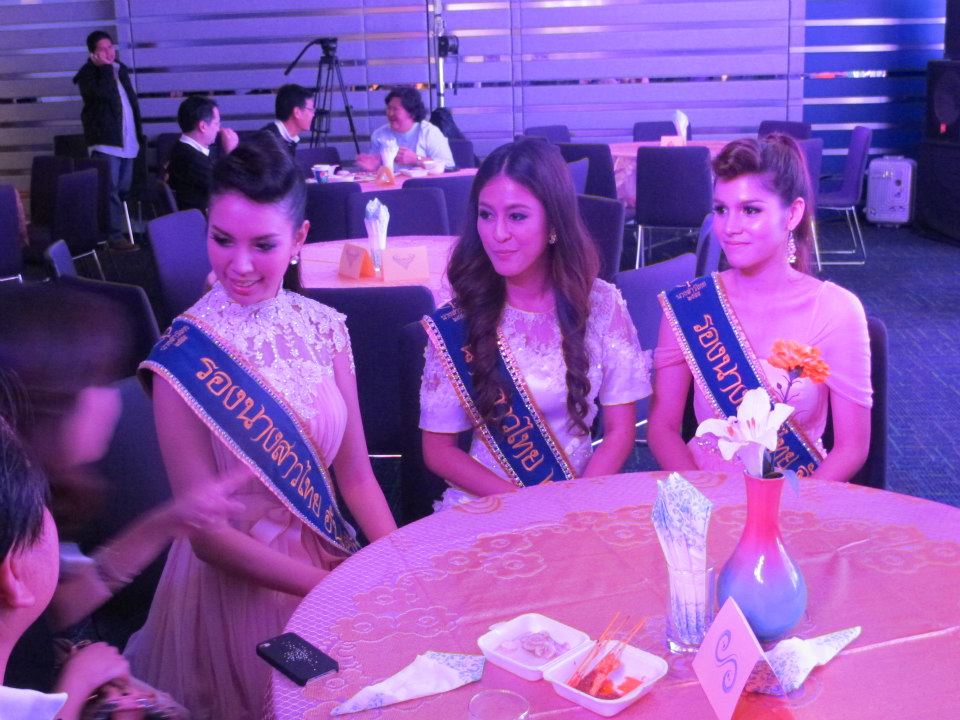 นางสาวไทย ๒๕๕๕ และรองทั้งสอง ร่วมงานเลี้ยง วปส.รุ่นที่ 2