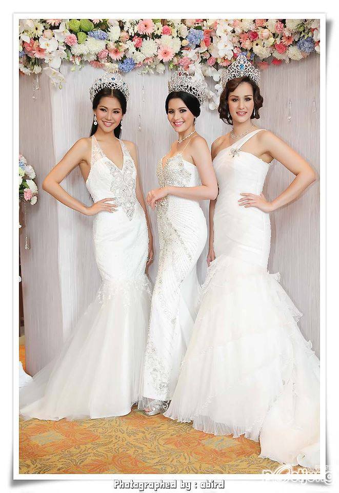 หนูสิ ณฉัตร และจูลี่ สามสาวมิสไทยแลนด์เวิลด์ ในงานเวดดิ้งแฟร์ค่ะ