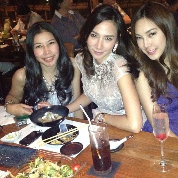 อั้ม พัชราภา โต้สูบบุหรี่ยันไม่ใช่ของตน