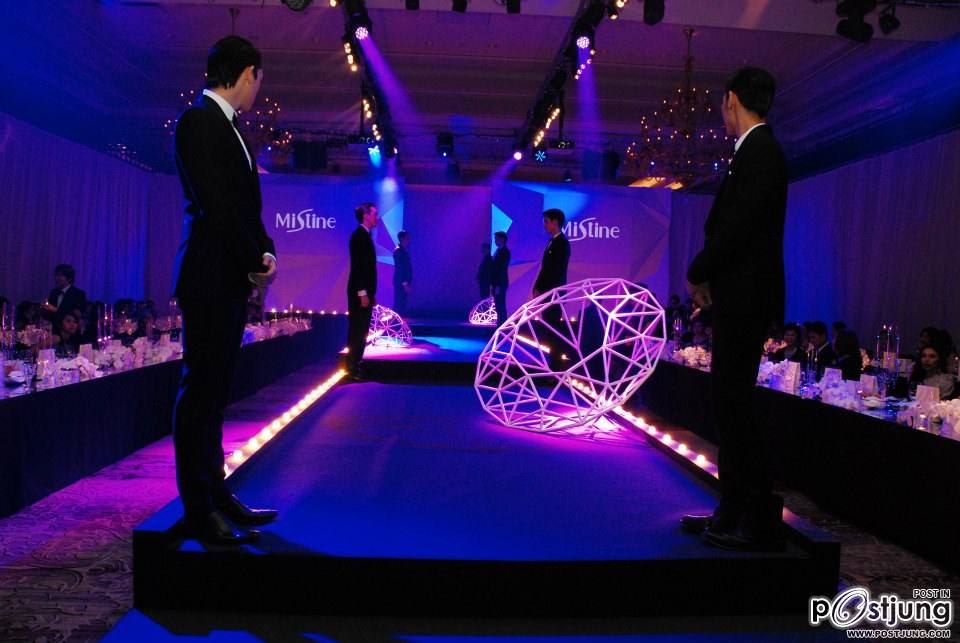 ประมวลภาพ ฉลอง 25 ปี มิสทิน เปิดตัวแป้งตลับต้นแบบประดับเพชร แพงที่สุดในโลก!