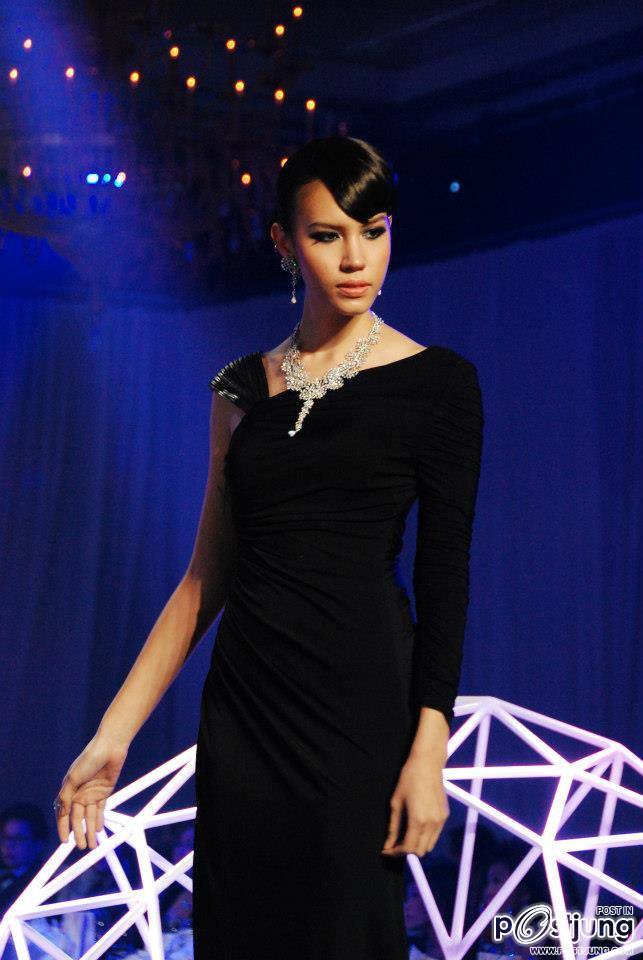 ประมวลภาพ ฉลอง 25 ปี มิสทิน เปิดตัวแป้งตลับต้นแบบประดับเพชร แพงที่สุดในโลก!