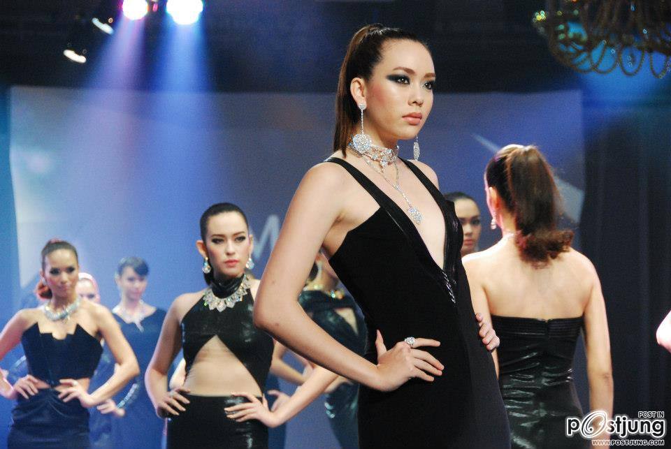 ประมวลภาพ ฉลอง 25 ปี มิสทิน เปิดตัวแป้งตลับต้นแบบประดับเพชร แพงที่สุดในโลก!