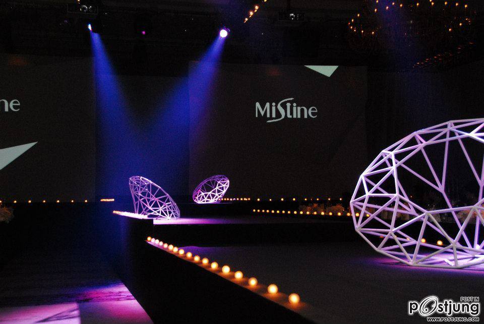 ประมวลภาพ ฉลอง 25 ปี มิสทิน เปิดตัวแป้งตลับต้นแบบประดับเพชร แพงที่สุดในโลก!