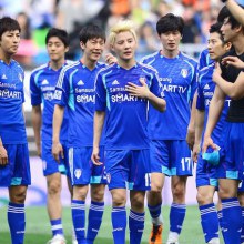 Junsu JYJ play football