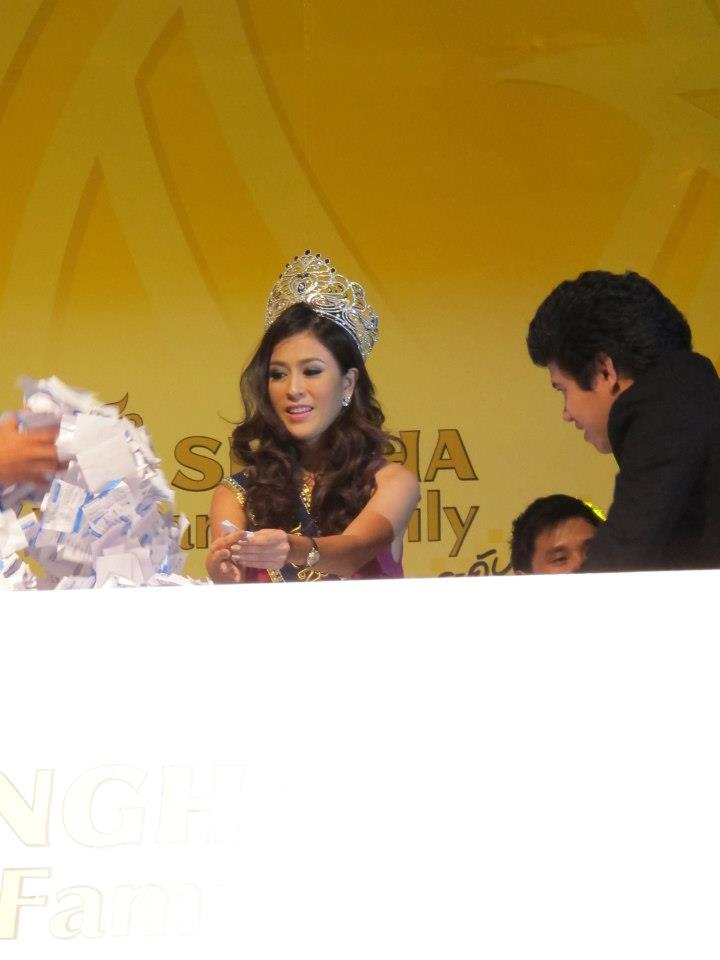 นางสาวไทย ร่วมงานเลี้ยงเอเจนซี่ SINGHA