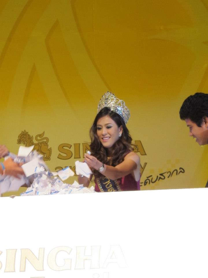 นางสาวไทย ร่วมงานเลี้ยงเอเจนซี่ SINGHA