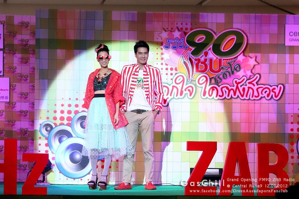 นักแสดงช่อง7 กับการเดินแบบในงานเปิดคลื่น FM90 ZAB Radio 12.09.2012