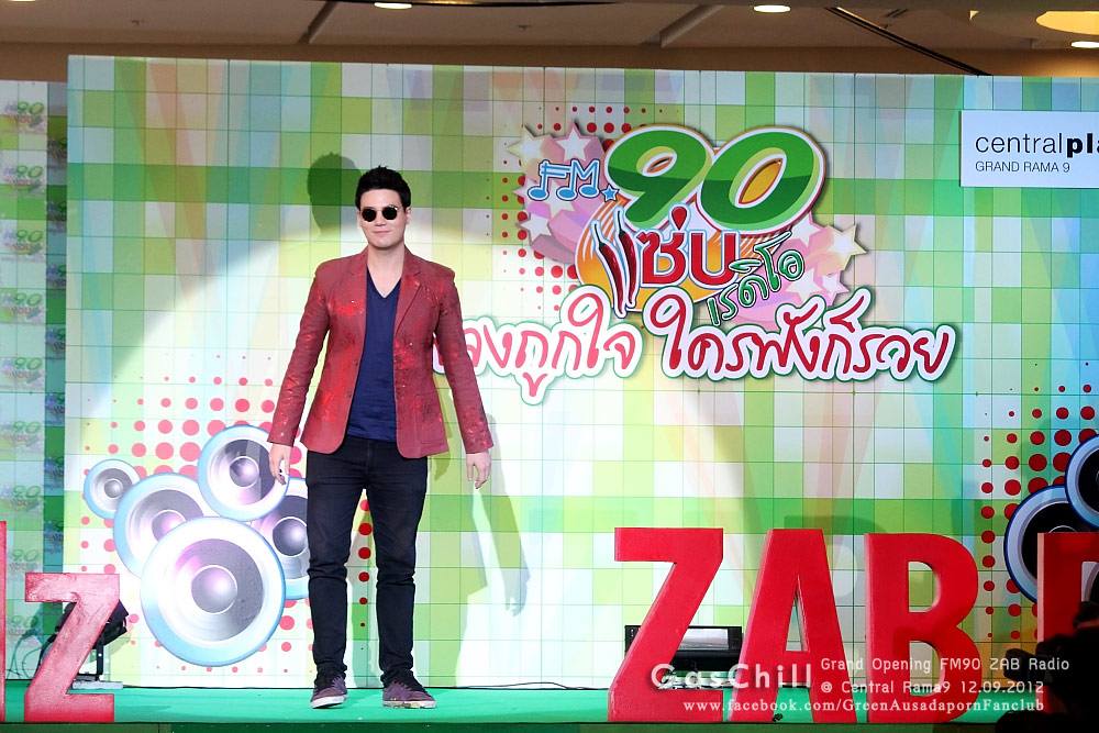 นักแสดงช่อง7 กับการเดินแบบในงานเปิดคลื่น FM90 ZAB Radio 12.09.2012