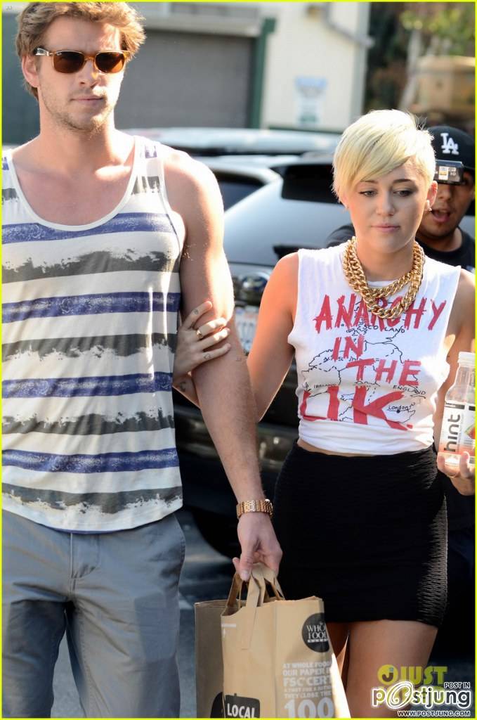 Miley Cyrus & Liam Hemsworth: Whole Foods Couple