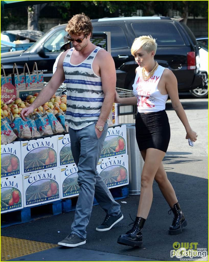 Miley Cyrus & Liam Hemsworth: Whole Foods Couple