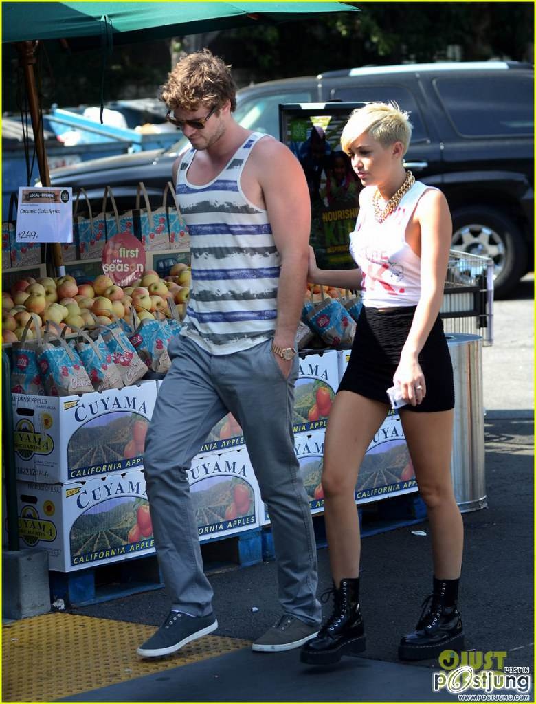 Miley Cyrus & Liam Hemsworth: Whole Foods Couple