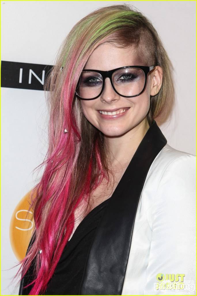 Avril Lavigne: 'Abbey Dawn' Fashion Show!