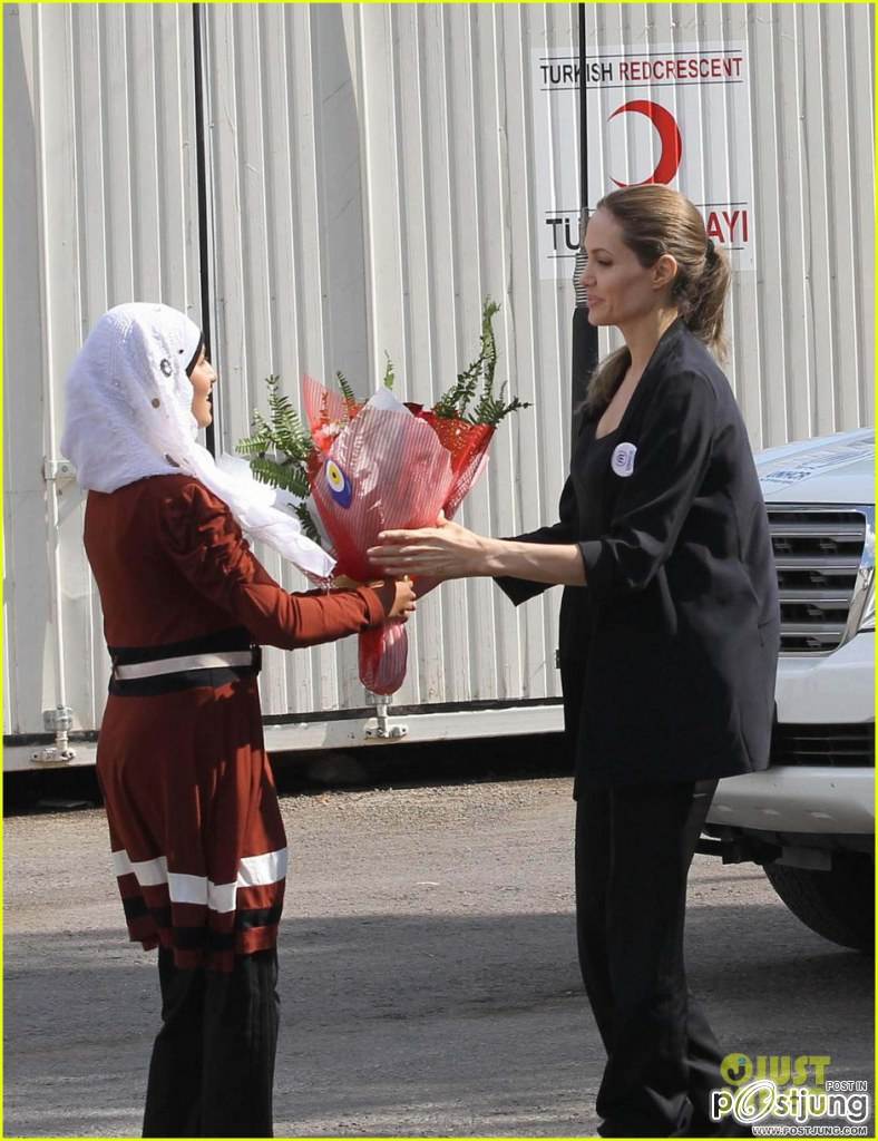 Angelina Jolie Meets Syrian Refugee Children in Turkey