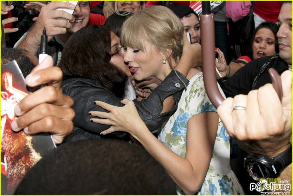 Taylor Swift Makes Billboard History Again!