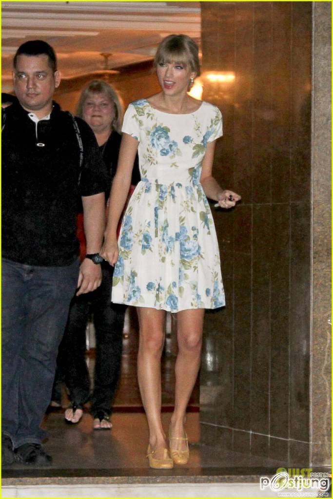 Taylor Swift Makes Billboard History Again!