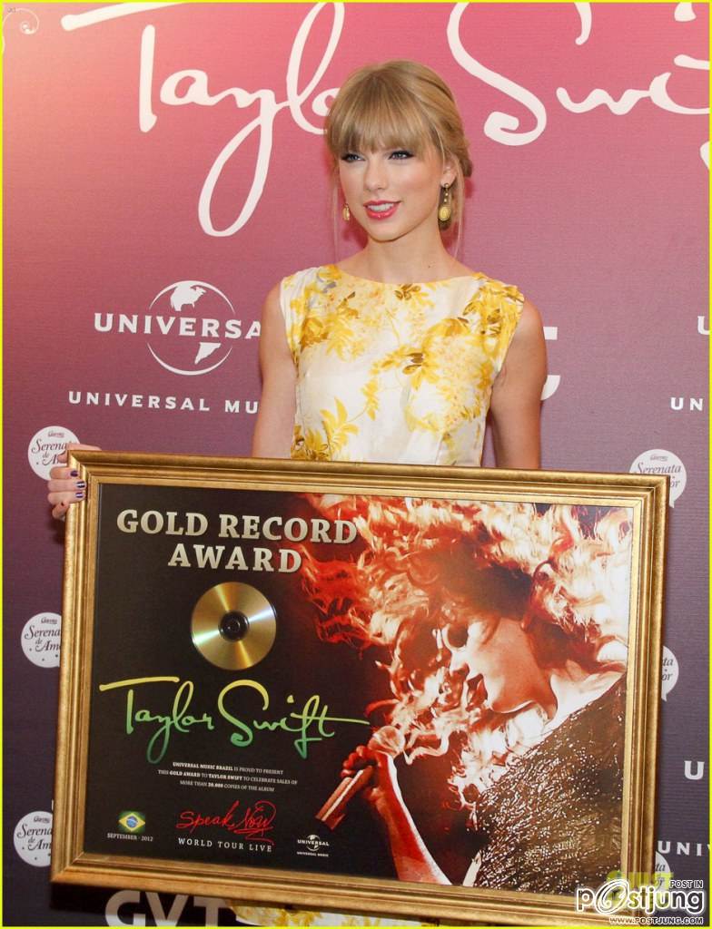 Taylor Swift Makes Billboard History Again!