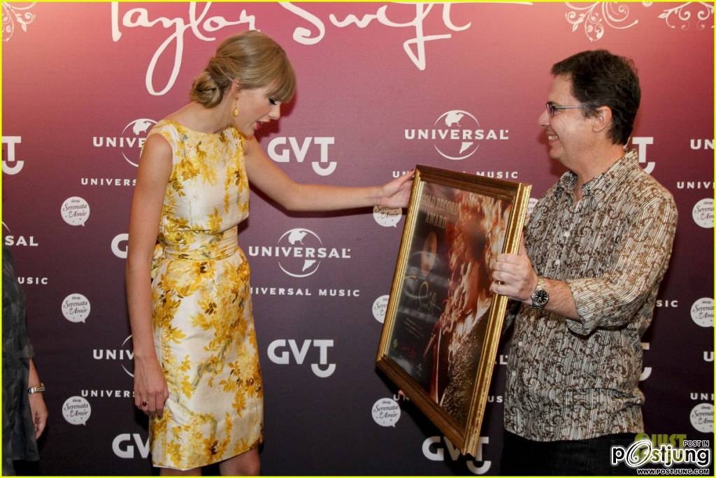 Taylor Swift Makes Billboard History Again!