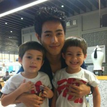 Hayden & Joshua กับ ดารารุ่นพี่