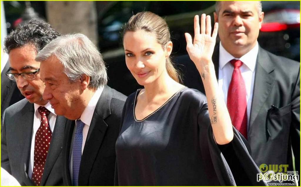 ภาพล่าสุดของ Angelina Jolie ที่ตุรกี ขณะปฏิบัติภารกิจนางงามออกงานและเยี่ยมแคมป์ผู้ลี้ภัย