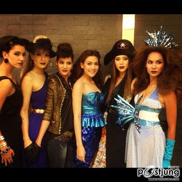 นุช นีรนาถ นางแบบหุ่นสูงปรี๊ด 180 ซ.ม