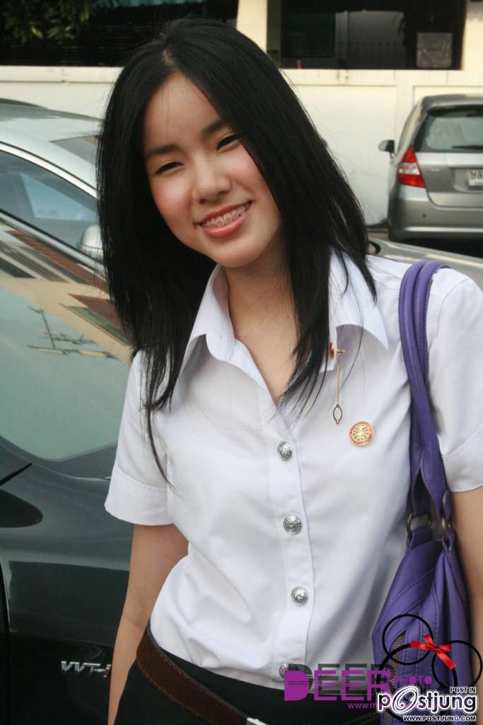 ดาราในชุดนักศึกษา