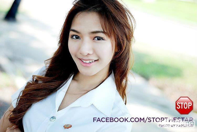 ดาราในชุดนักศึกษา