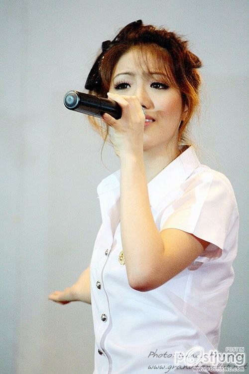 ดาราในชุดนักศึกษา