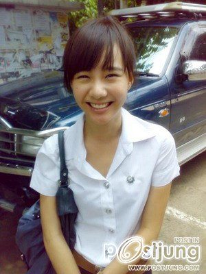 ดาราในชุดนักศึกษา